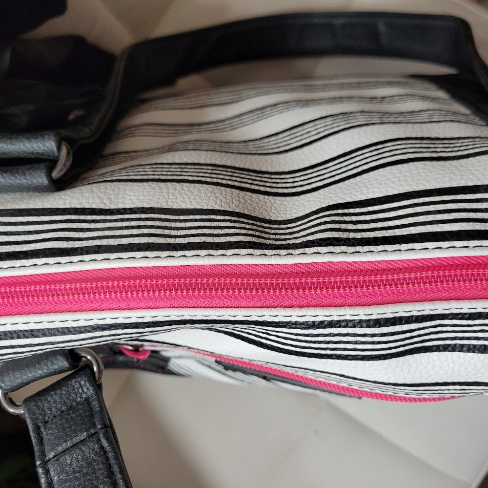 Handbags 👜 metal bulihia never used